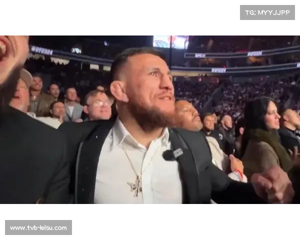 梅拉布多次抱摔控制蜜糖，展现全面技术加冕新王